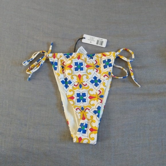 WeWoreWhat Tile Print Ruched String Bikini Bottoms White - Picture 4 of 7